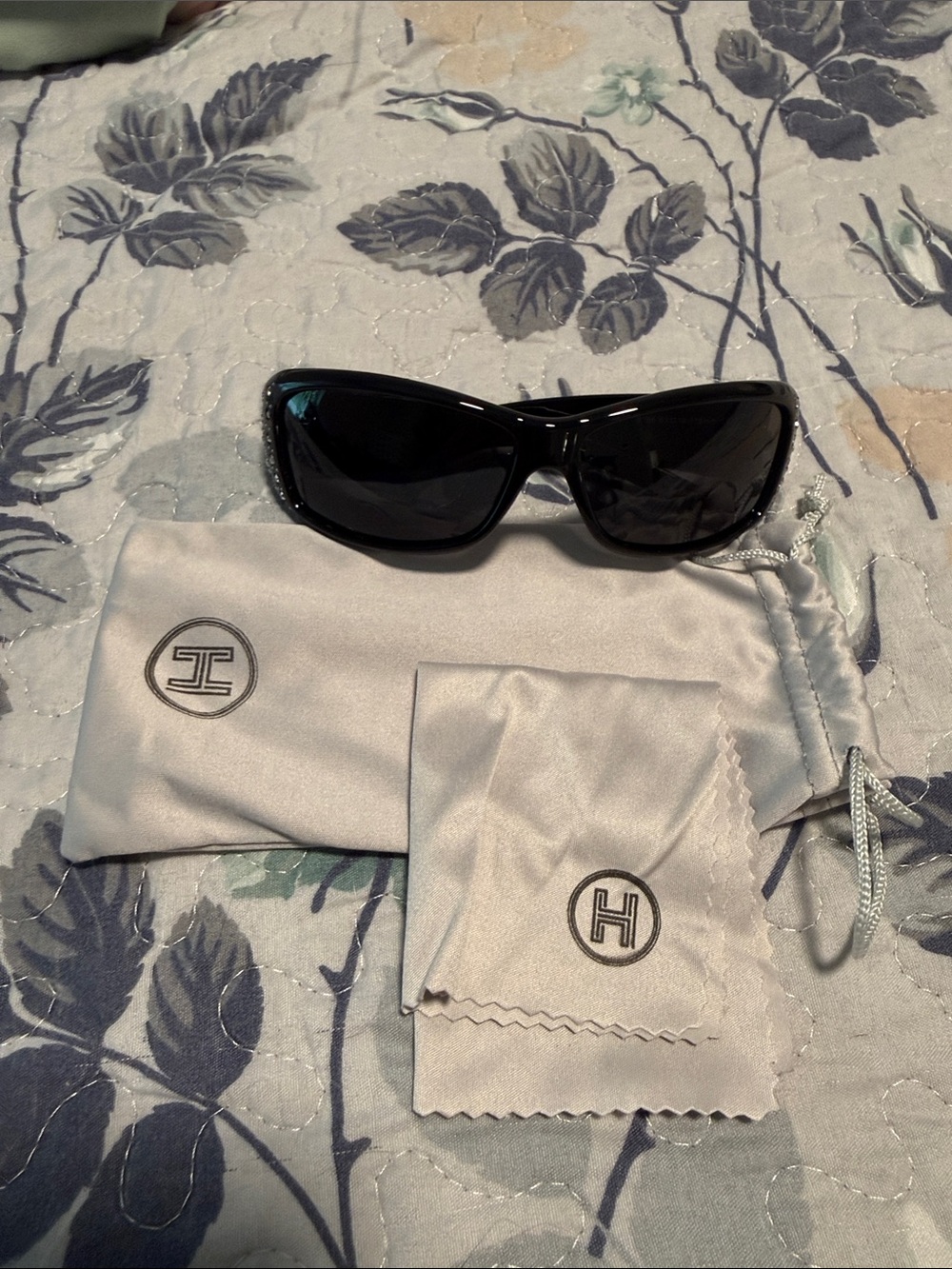 NWOT sunglasses